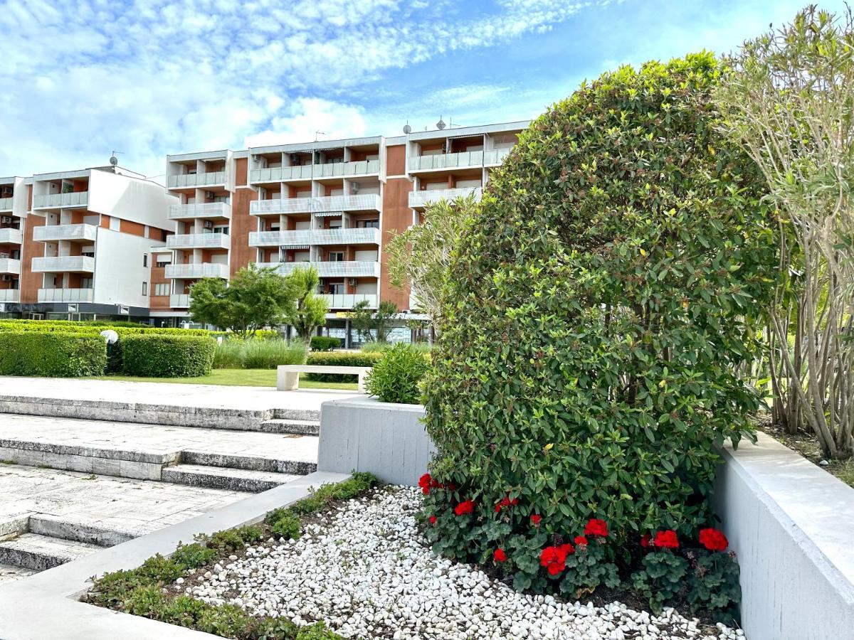 Marina Bay View Apartment Bevazzana Exterior foto